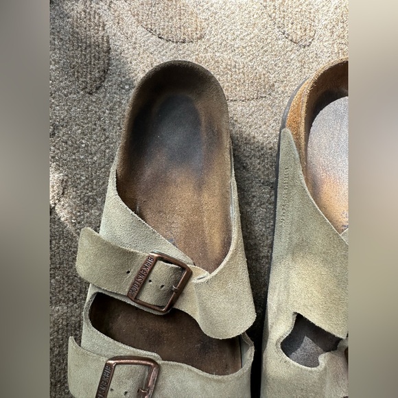Birkenstock Arizona Men's Leather
Suede Strap Sandals, Taupe, Size 10 EUR 43 - Picture 10 of 10